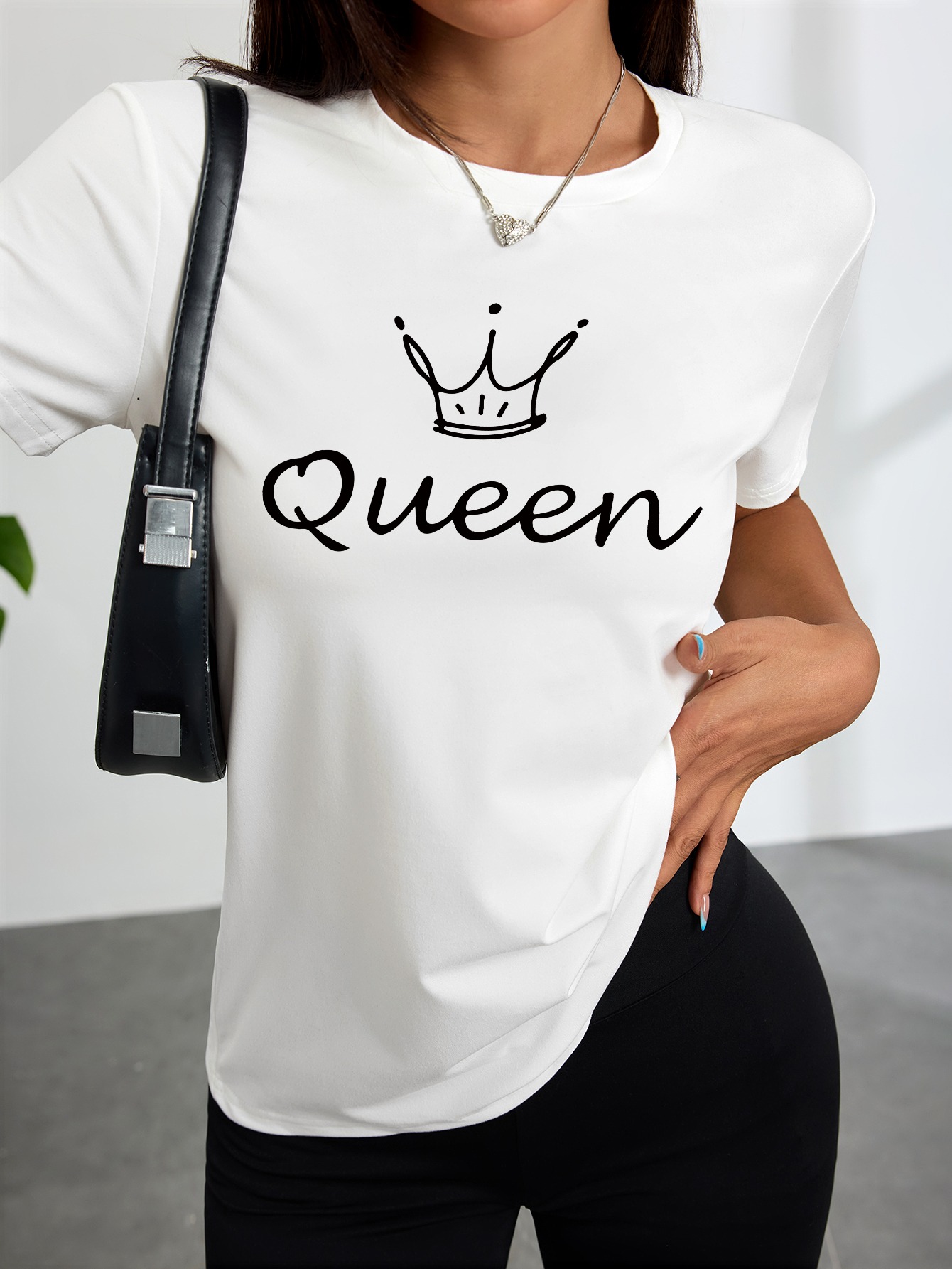 Queen Street Fashion - 크라운 퀸 프린트가 있는 여성용 흰색